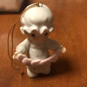 Vintage Precious moments ornament EUC